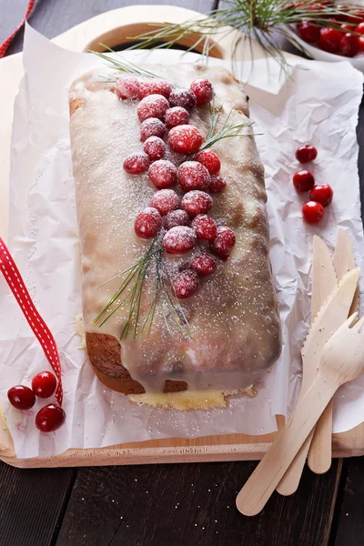 Torta libbra su sfondo in legno rustico — Foto Stock