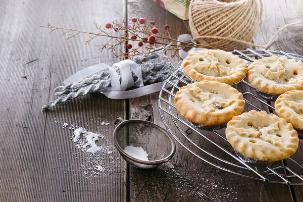 Christmas fruit mince pies over rustic wooden background — Stock Photo, Image