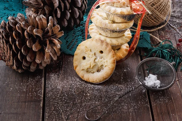 Christmas fruit mince pies over rustic wooden background — Stock Photo, Image