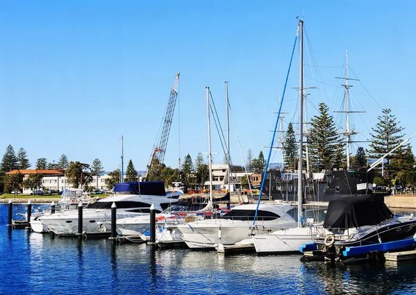 Tekneler ve yatlar Bay 