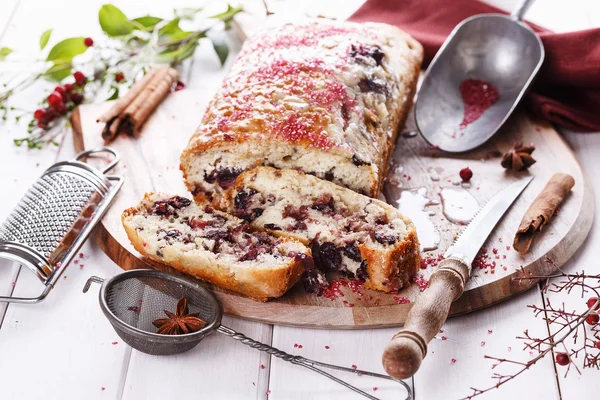 Cranberry loaf on a cutting board — Stock Photo, Image