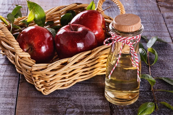 Apple cider vinegar over rustic wooden background — Stock Photo, Image