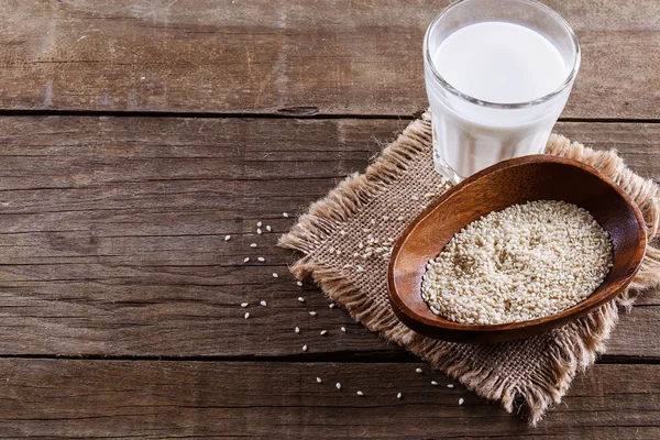 Imágenes de Leche de semilla libres de derechos | Depositphotos