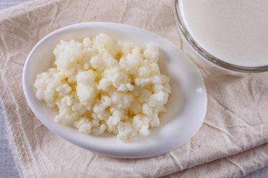Organik probiyotik kefir içmek ve kefir Tibet mantar 