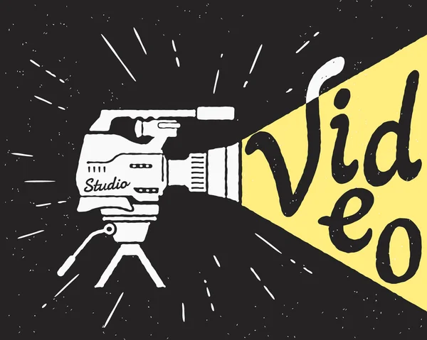 Videocámara profesional con letras amarillas — Vector de stock