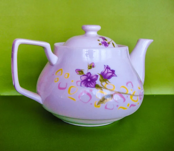 Dzbanek Ceramiczne Zielona Herbata Czarna Herbata Białe Kwiaty Gotowanie — Zdjęcie stockowe