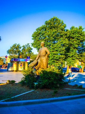    Saray kapısı demir kapılar sütunlar ışık imparatoru ron çitleri                   