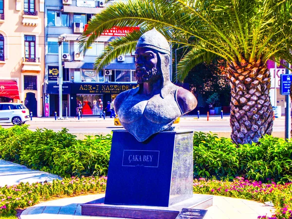 Bronze Busto Herói Estátua Palmeira Cidade Vista Pessoas — Fotografia de Stock