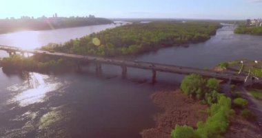 Dinyeper Nehri, Kiev, Ukrayna Bridge'de Paton üzerinde havadan görünümü