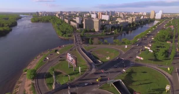 Vista aérea sobre o rio Dnieper e o Kanal Rusanivs 'kyi. Kiev, Ucrânia — Vídeo de Stock