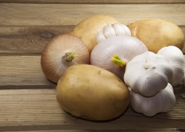 Cebolla, ajo y patatas — Foto de Stock