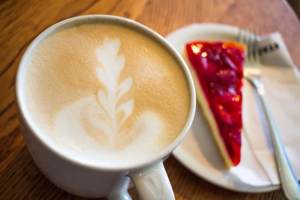 Copa de capuchino y tarta de queso — Foto de Stock