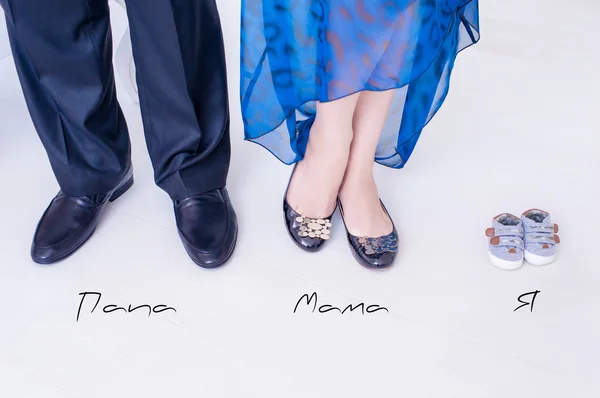 Nohy muže, ženu a budoucí miminko Stock Snímky