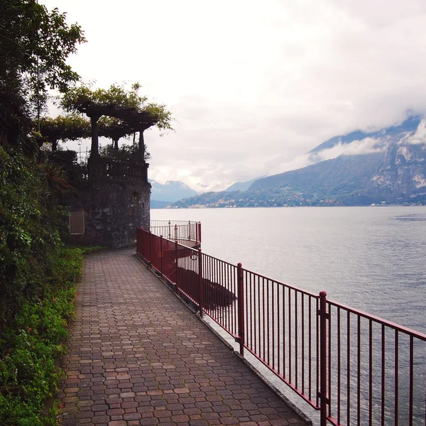 Pequeña ciudad de Varenna. Lago de Como, Italia. Otoño . —  Fotos de Stock