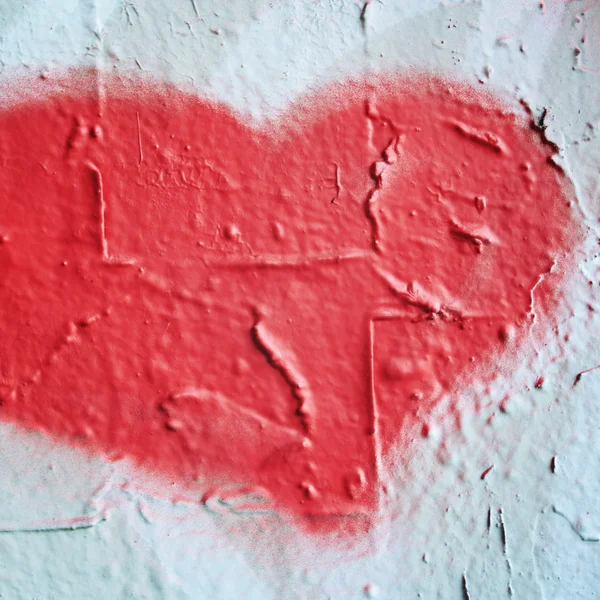 Pink heart shaped symbol on the concrete wall. — Stock Photo, Image
