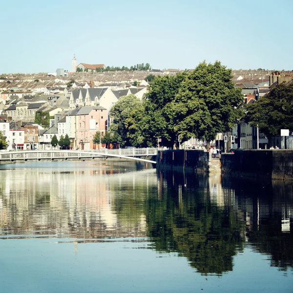 Kijk op de rivier Lee - vintage effect. Vroege ochtend in Ierland — Stockfoto