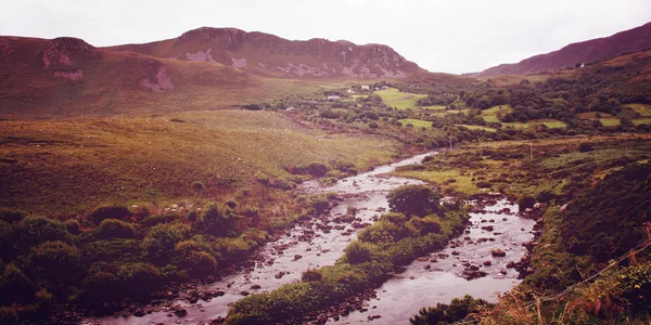 Peisaj frumos cu pârâu stâncos în județul Kerry - vintage ef — Fotografie, imagine de stoc