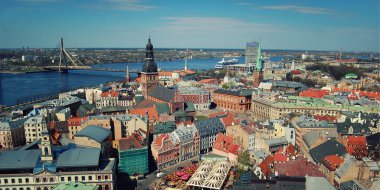 Panorama Riga St. Peter's Church - tonda etkisi üzerinde. Letonya Cumhuriyeti, Europe.