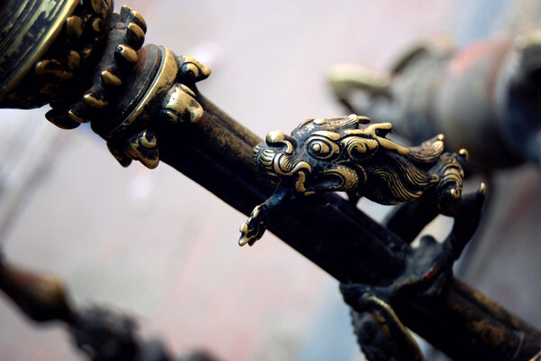 Металлическая рукоятка. Fantom фото. Буддийское украшение храма
. 