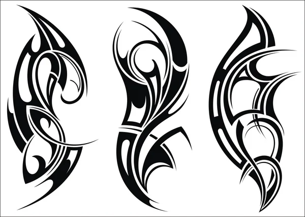 Bir omuz için Maori stili dövme deseni