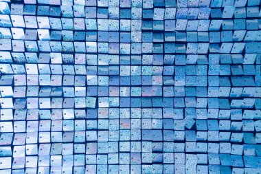 Kare mavi kumaş dokusu - parlak yeşil pullar arka plan. Şenlikli, karnaval ya da moda geçmişi, lüks tekstil tasarımı. Metnin için kopyalama alanı