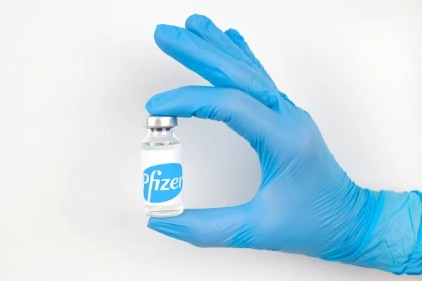 Lviv Ucrania Diciembre 2020 Médico Científico Que Sostiene Vacuna Pfizer — Foto de Stock