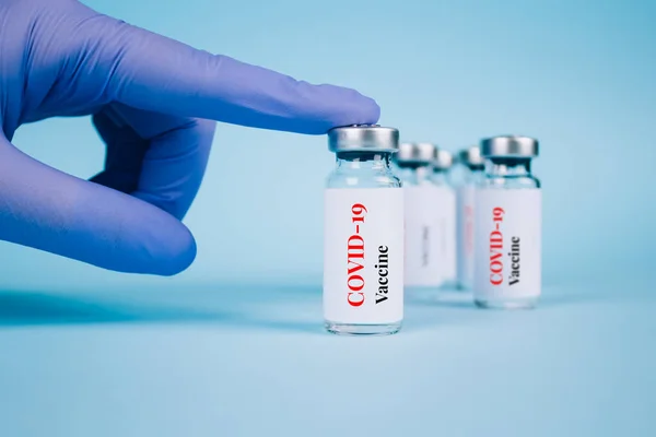 Doctor Holding Vial Dose Covid Vaccine Blue Background Copy Space — Stock Photo, Image