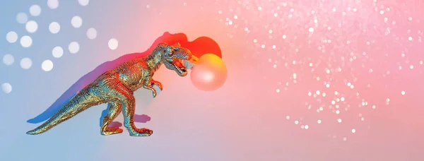 Golden Dinosaur Oppuster Bubble Gum Koncept Med Skygge - Stock-foto