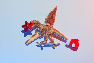 Altın dinozorun yılbaşı ağacını testereli ve kaykaylı bir yıldızla nasıl çaldığının hikayesi.