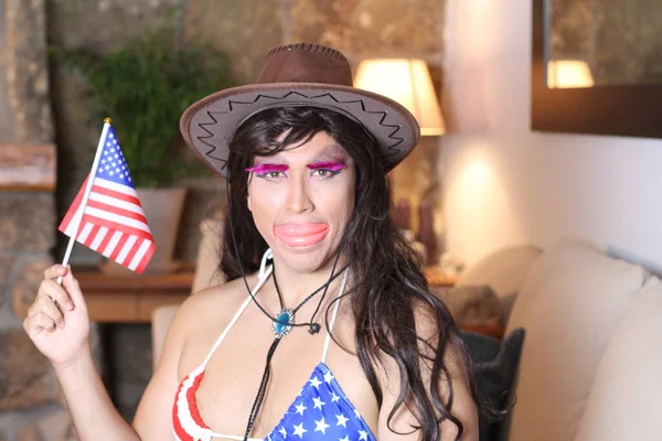 Portret Van Transgender Vrouw Amerikaanse Vlag Bikini Thuis — Stockfoto