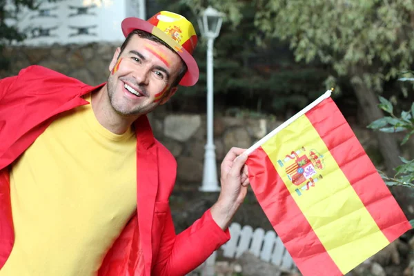 Retrato Joven Guapo Ropa Color Bandera España Naturaleza — Foto de Stock