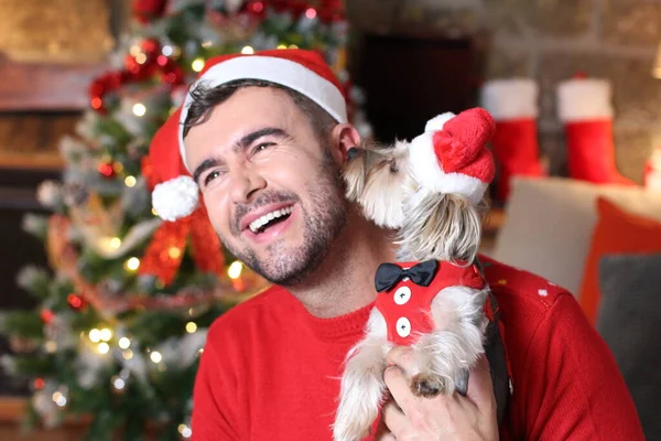 Retrato Jovem Bonito Santa Chapéu Celebrando Natal Com Seu Cão — Fotografia de Stock