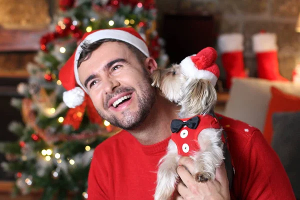 Retrato Jovem Bonito Santa Chapéu Celebrando Natal Com Seu Cão — Fotografia de Stock