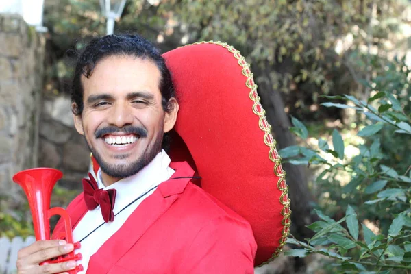 Portret Van Knappe Latijnse Man Rood Kostuum Sombrero Straat — Stockfoto