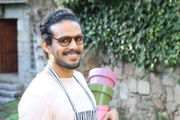 Retrato Cerca Del Joven Jardinero Guapo Delantal Con Bigote Gafas —  Fotos de Stock