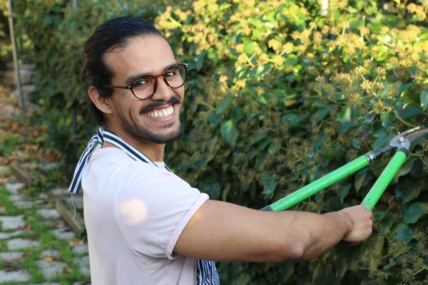 Close Retrato Belo Jovem Jardineiro Avental Com Bigode Óculos Corte — Fotografia de Stock