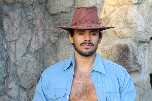 Close Retrato Belo Jovem Com Bigode Chapéu Cowboy Frente Parede — Fotografia de Stock