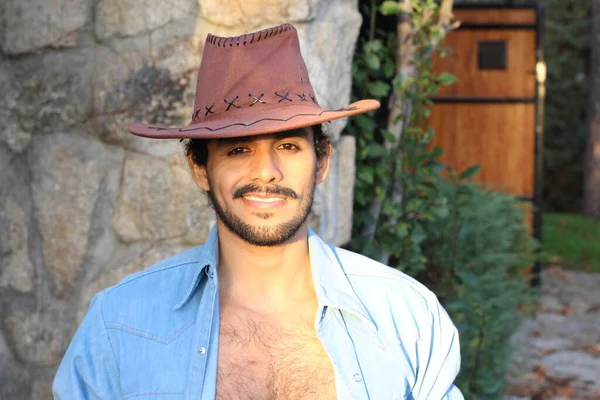 Close Retrato Belo Jovem Com Bigode Chapéu Cowboy Frente Parede — Fotografia de Stock