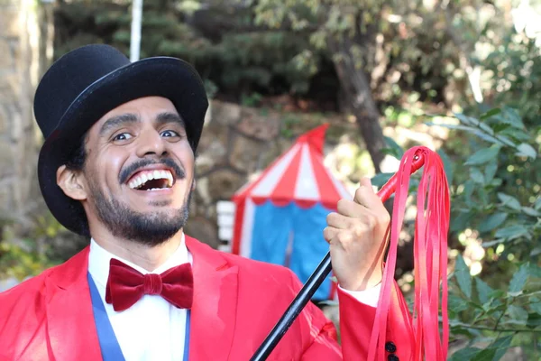 Portrait Beau Magicien Cirque Costume Rouge Devant Une Tente Cirque — Photo