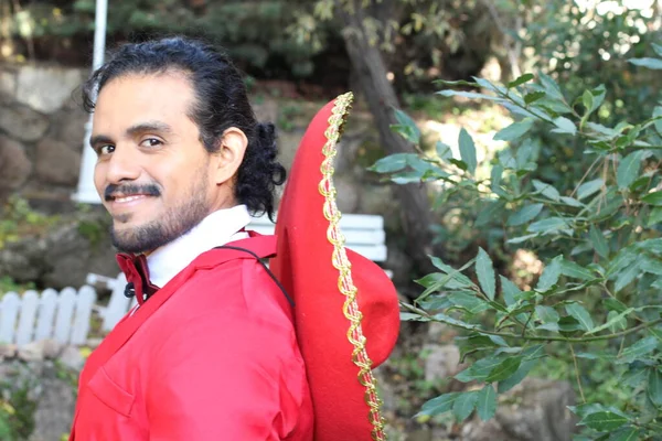 Retrato Homem Latino Bonito Traje Vermelho Sombrero Rua — Fotografia de Stock