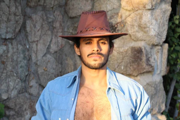 Close Retrato Belo Jovem Com Bigode Chapéu Cowboy Frente Parede — Fotografia de Stock