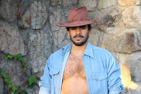 Close Retrato Belo Jovem Com Bigode Chapéu Cowboy Frente Parede — Fotografia de Stock