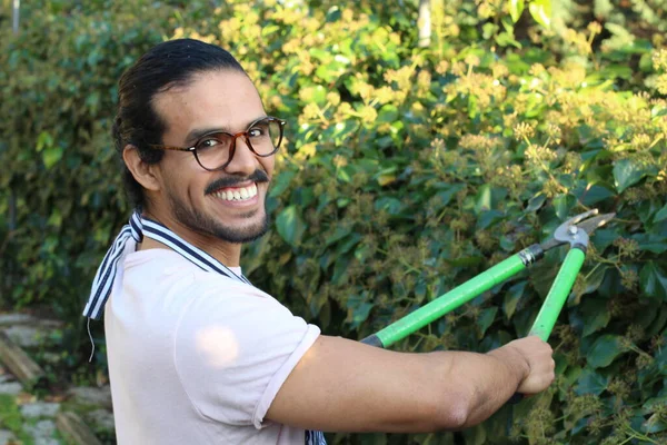 Close Retrato Belo Jovem Jardineiro Avental Com Bigode Óculos Corte — Fotografia de Stock