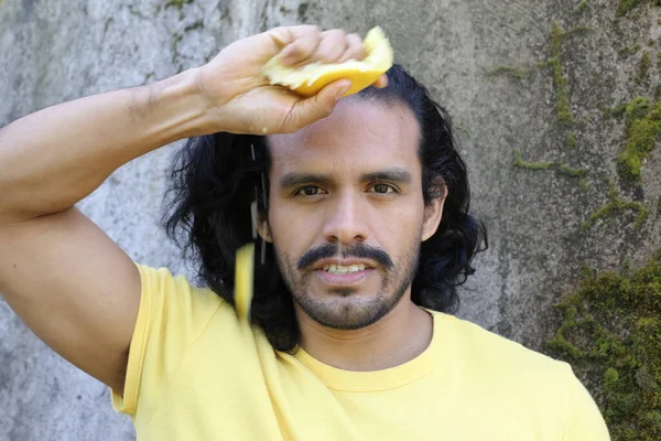 Retrato Belo Jovem Amarelo Shirt Livre — Fotografia de Stock