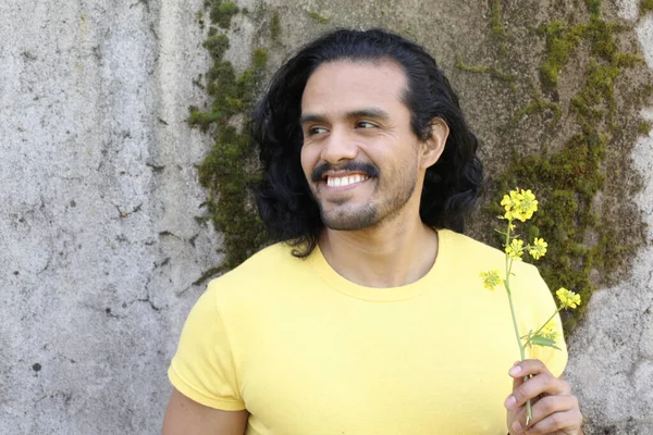 Retrato Belo Jovem Amarelo Shirt Livre — Fotografia de Stock