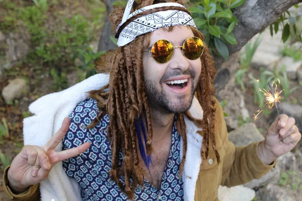 Primer Plano Retrato Joven Guapo Con Rastas Largas Naturaleza — Foto de Stock