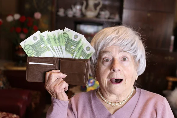 Close Portrait Mature Woman Holding Wallet Full Cash Home — Stock Photo, Image