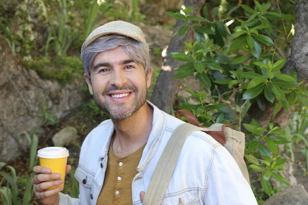 Ritratto Ravvicinato Dell Uomo Adulto Bello Con Capelli Grigi Che — Foto Stock