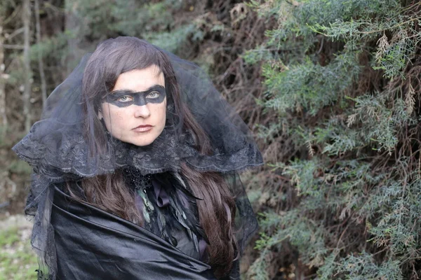 Retrato Mujer Joven Vestido Negro Con Pintura Los Ojos Aire — Foto de Stock