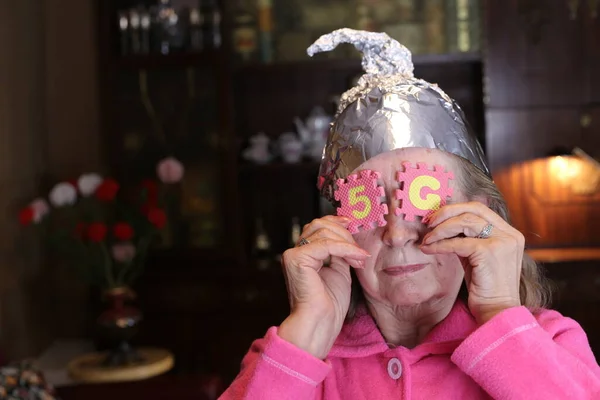 Close Portrait Mature Woman Aluminum Foil Hat Signs Front Eyes — Stockfoto